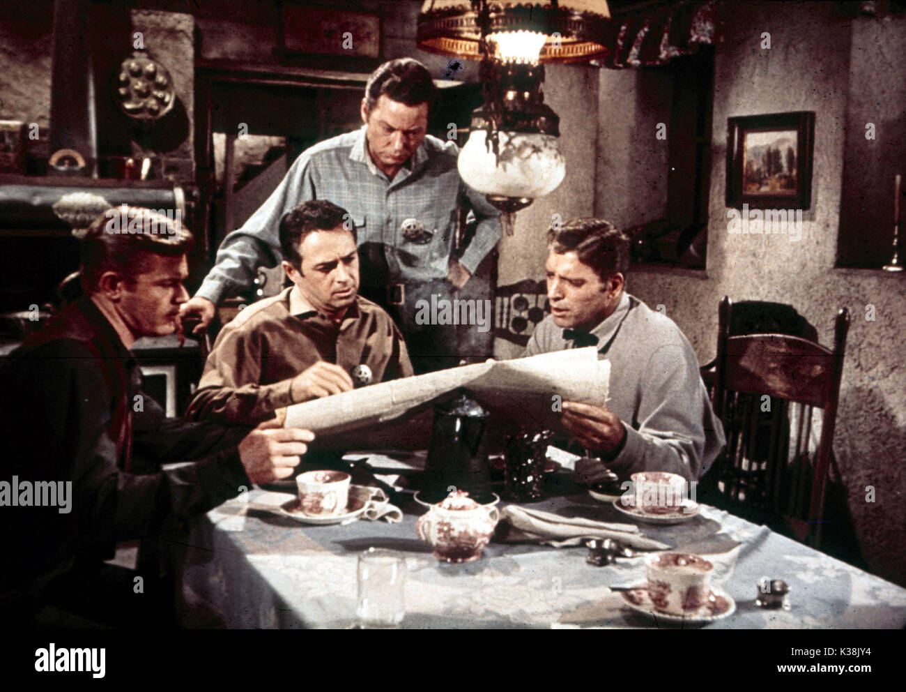 GUNFIGHT À L'OK Corral MARTIN MILNER, JOHN HUDSON , DEFOREST KELLY, Burt Lancaster Date : 1957 Banque D'Images