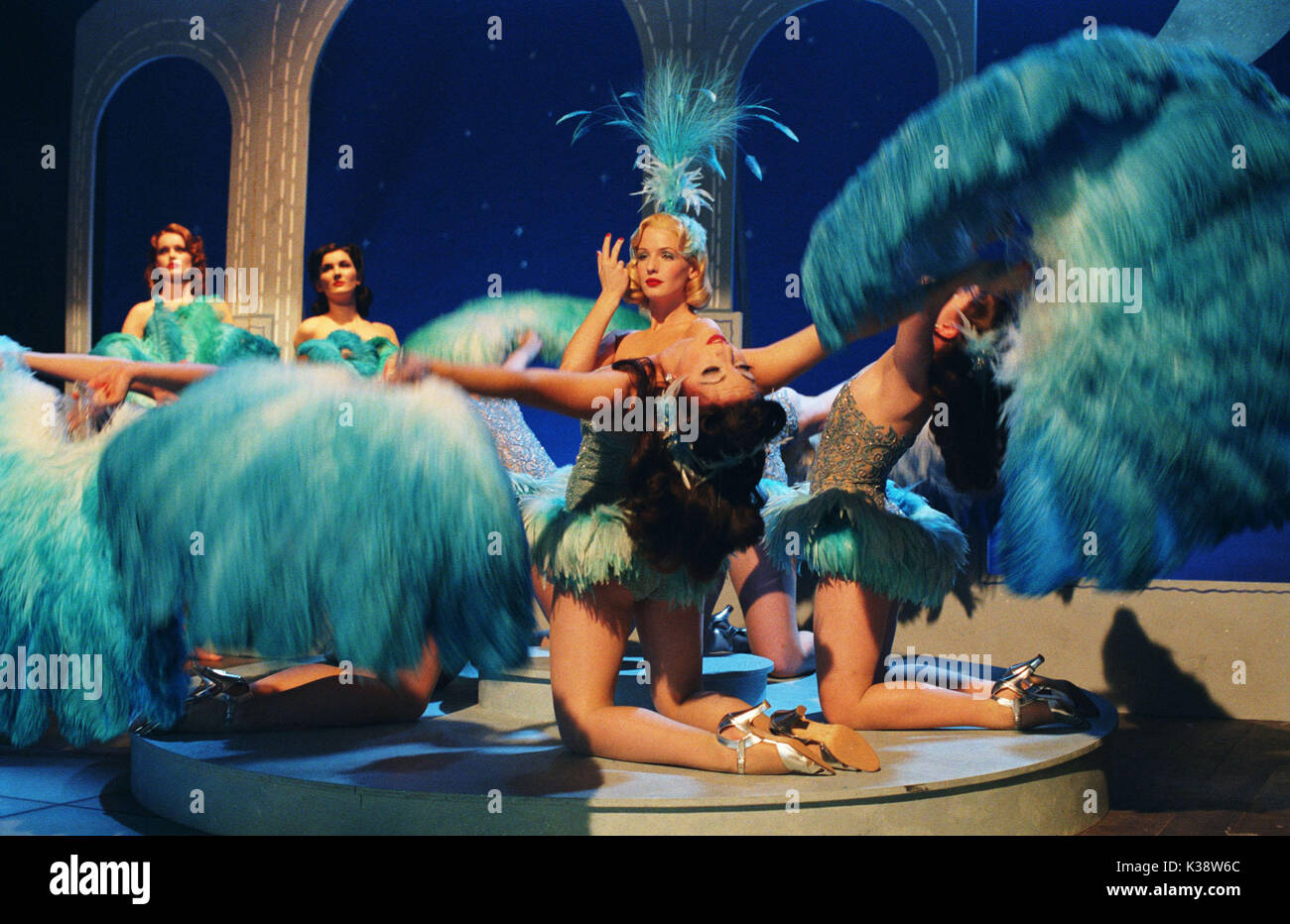 Madame Henderson Présente Kelly Reilly . Date : 2005 Banque D'Images