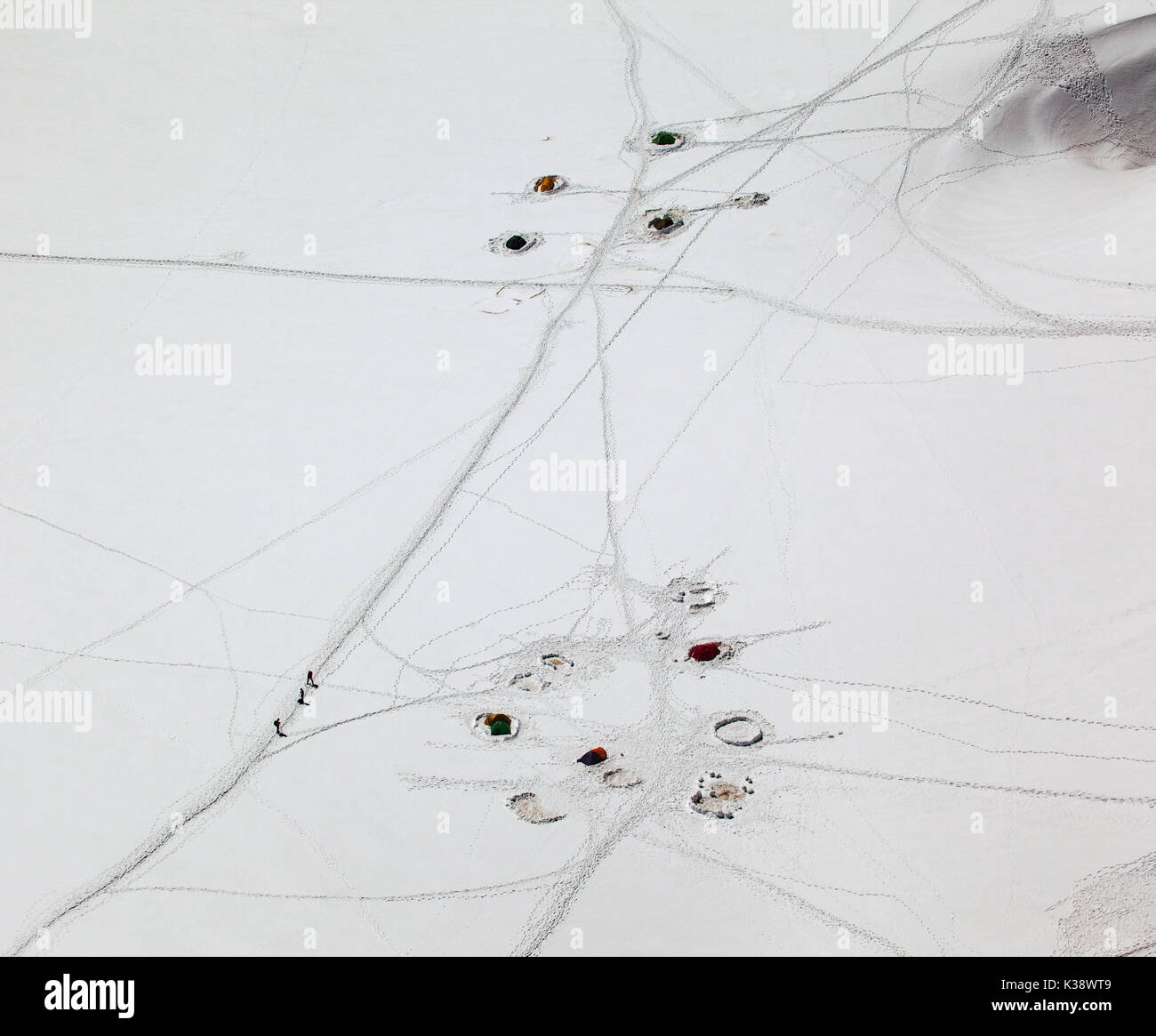 Aiguille du midi : camping à la neige Banque D'Images