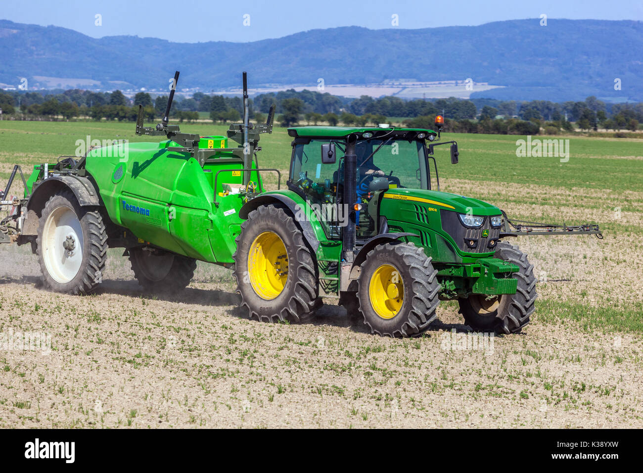 Tracteur John Deere pour la pulvérisation de récoltes, République Tchèque Farmer Europe Banque D'Images