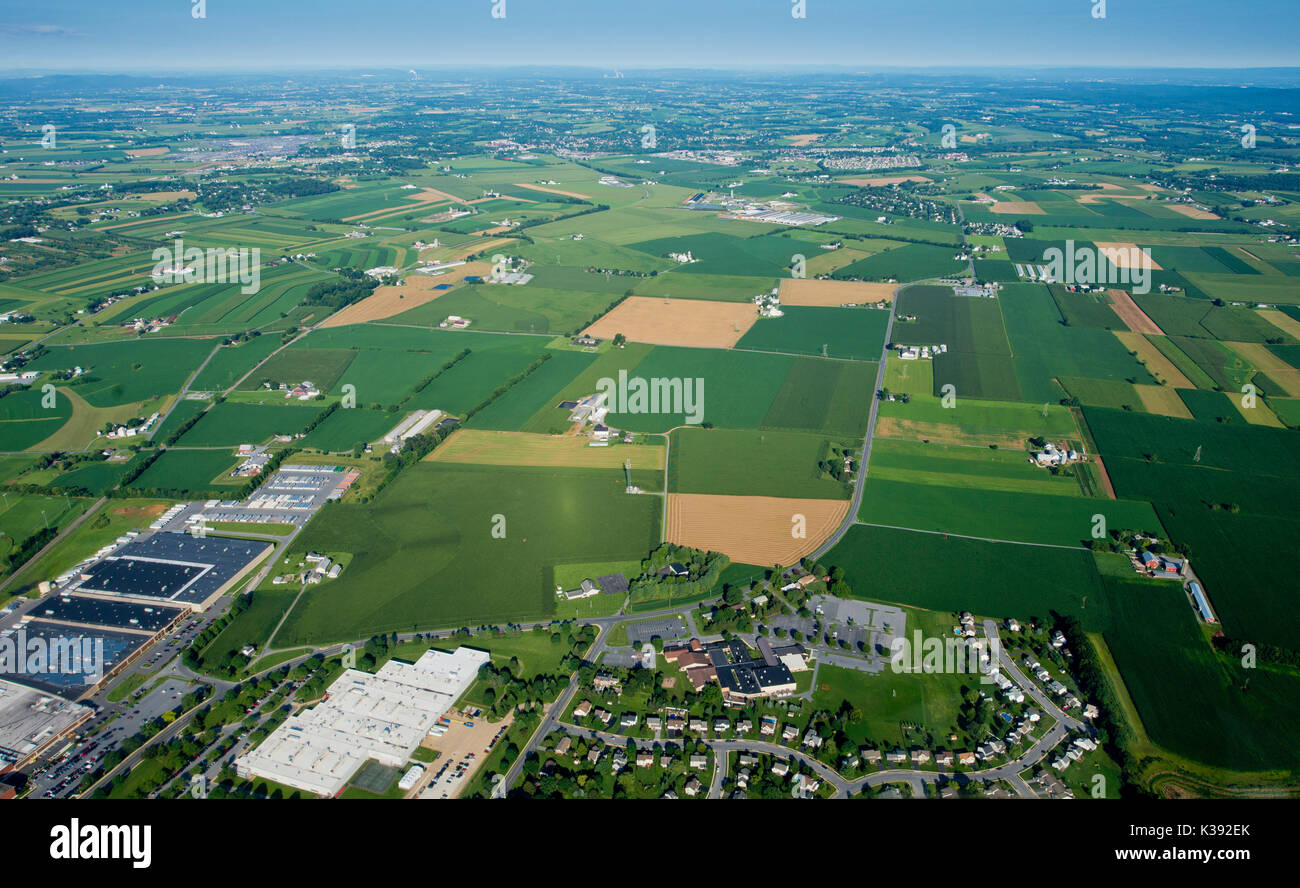 Vue aérienne des terres agricoles et résidentiels, Lititz PA Banque D'Images