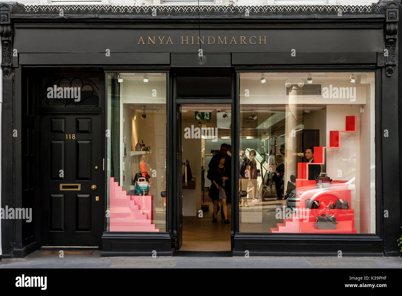 Anya Hindmarch Sacs à main et accessoires de mode de luxe Magasin, New Bond Street, London, UK Banque D'Images