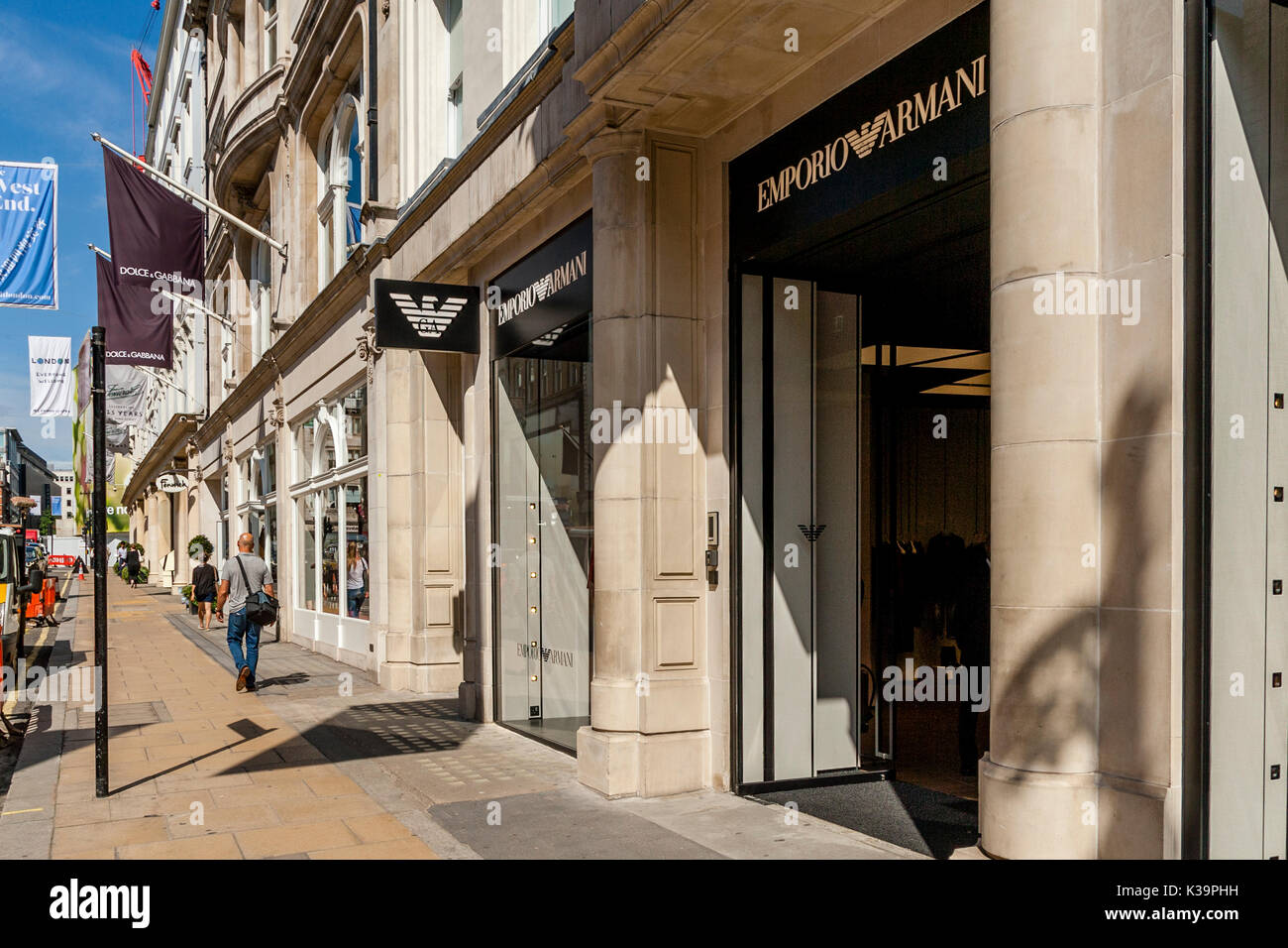L Emporio Armani Magasin et New Bond Street London UK Photo Stock Alamy