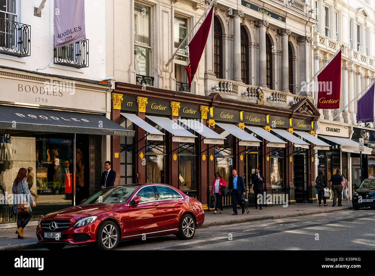 Magasins de bijoux de luxe dans la région de New Bond Street, London, UK Banque D'Images