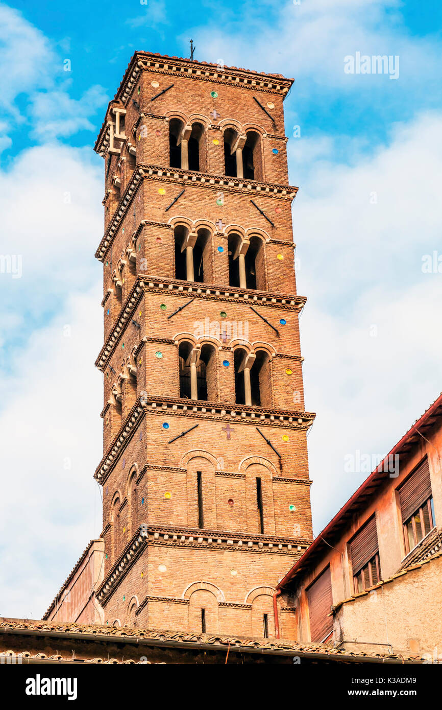 Bell Tower Santa Francesca Romana Rome Italie Forum romain à l'origine du nom de l'église Santa Maria Nova dédiée à Santa Francesco en 1608, le mécène sai Banque D'Images