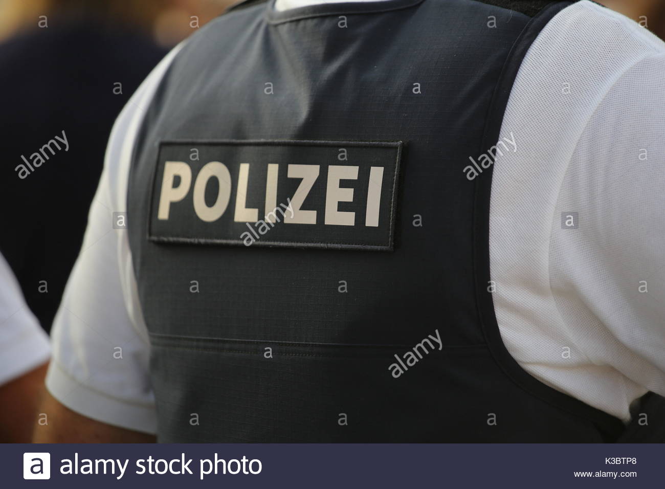 Les agents de police montent la garde à un événement politique en Bavière lors de l'élection générale de 2017 Banque D'Images