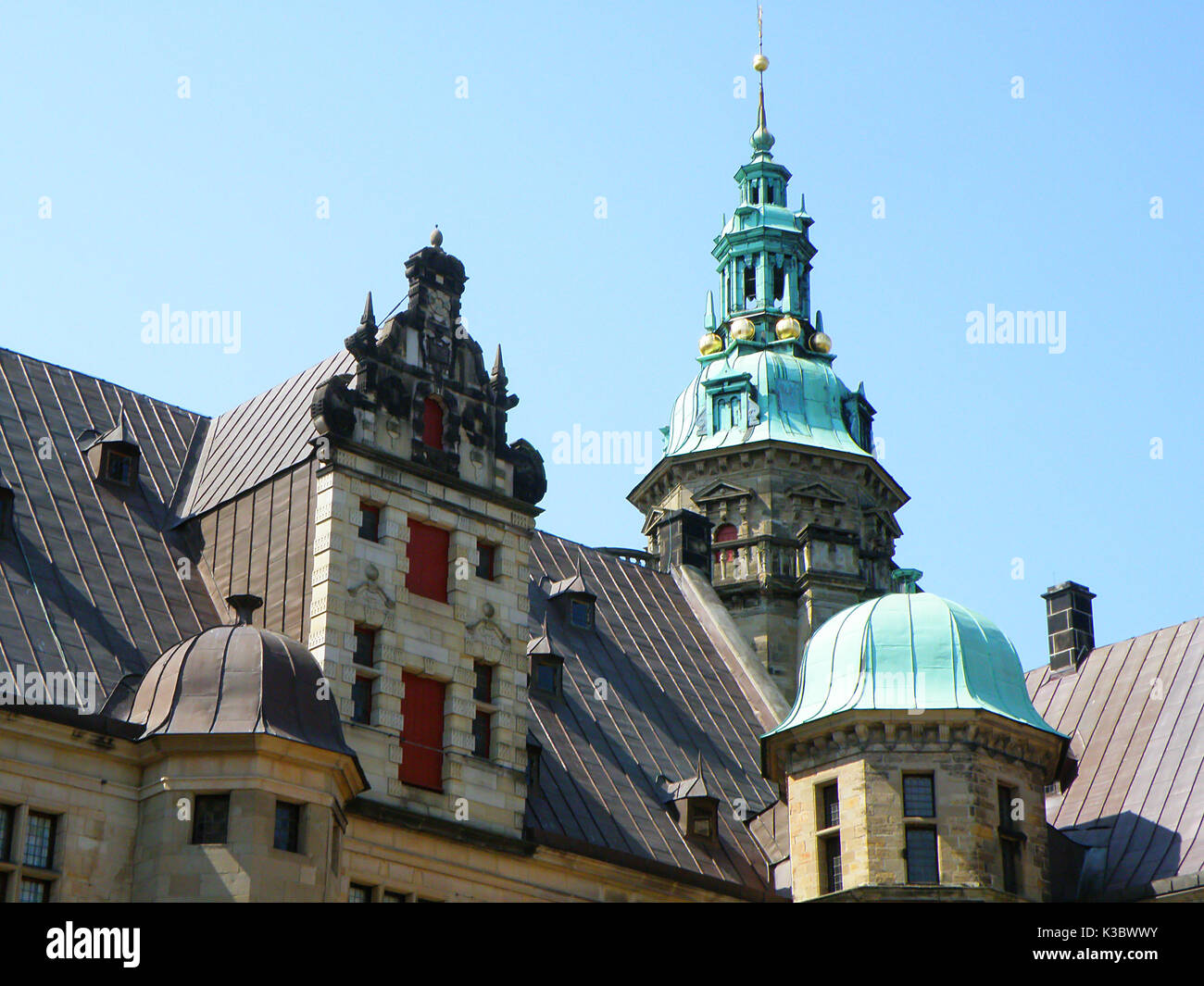 L'impressionnante façade et toit décoré de Kronborg à Helsingor, Danemark Banque D'Images