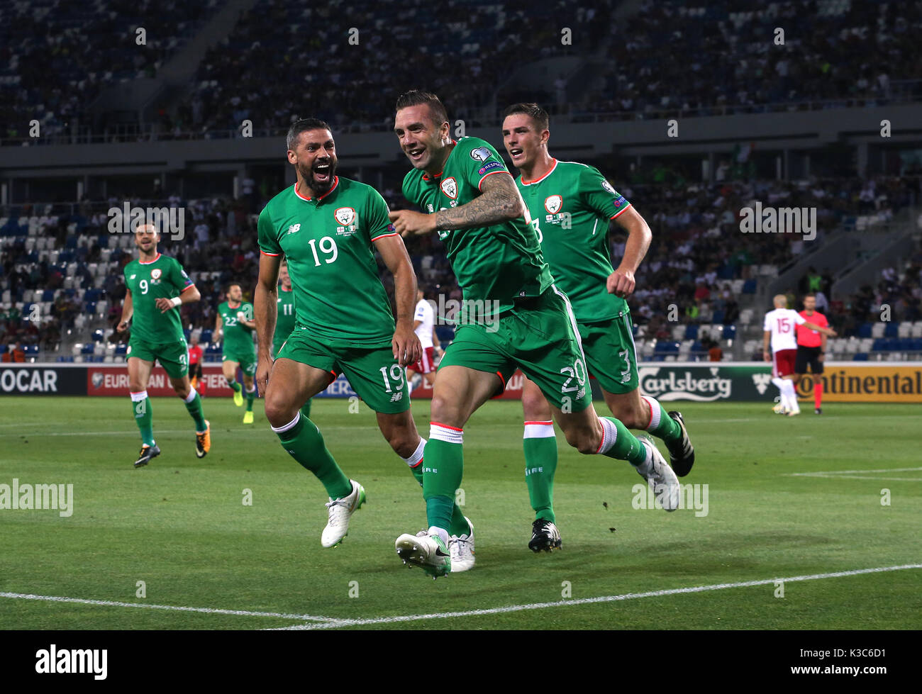 La République d'Irlande Shane Duffy (centre) célèbre marquant son but premier du côté du jeu pendant la Coupe du Monde FIFA 2018, GROUPE D match de qualification au stade Boris Paichadze, Tbilissi. Banque D'Images