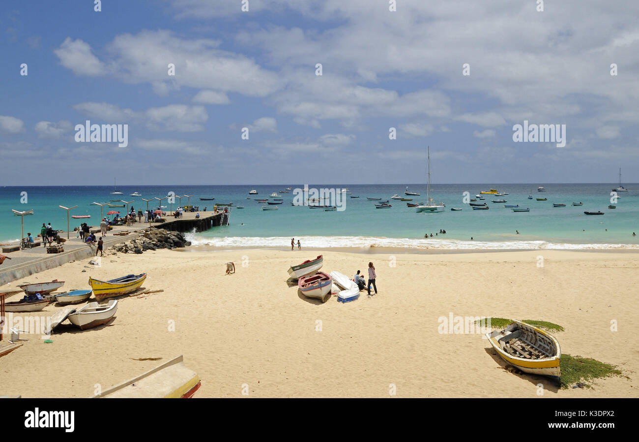 La plage de Santa Maria, de la mer, des bottes, de la jetée, l'île de Sal,  touristiques, îles du Cap Vert Photo Stock - Alamy