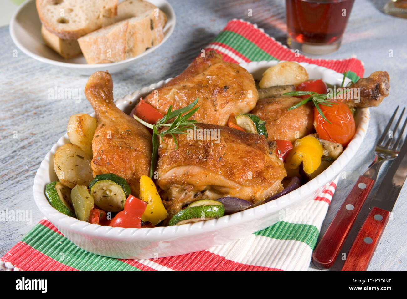 Cuisses de poulet au thym Banque de photographies et d’images à haute ...