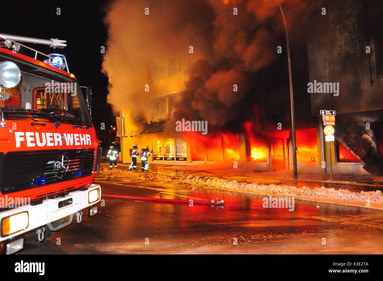 Fire Brigade, immeuble commercial, conflagration, nuit, Banque D'Images