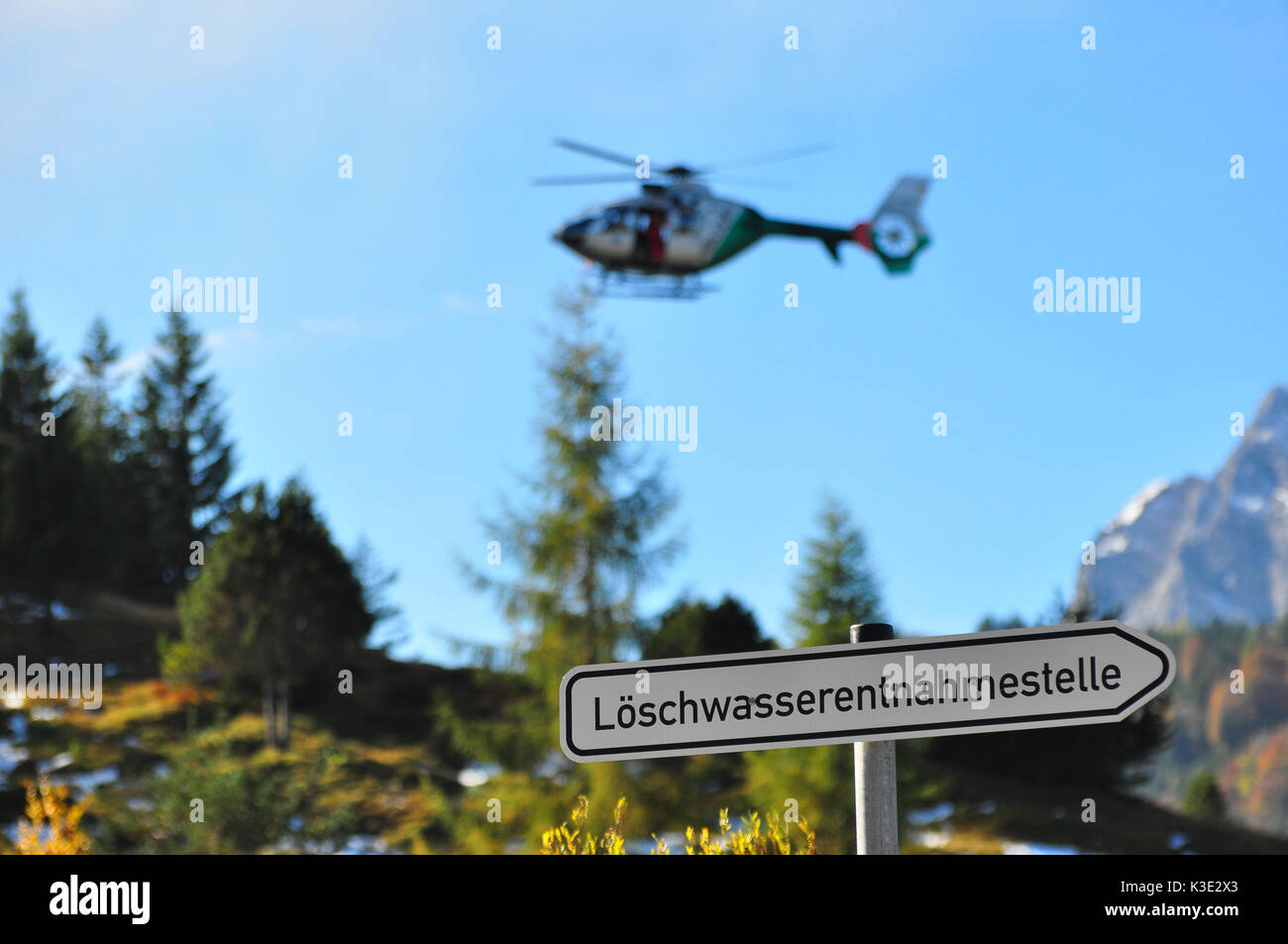 L'Allemagne, la vallée de l'Isar, pompiers, pratique, hélicoptère de police, signe, Banque D'Images
