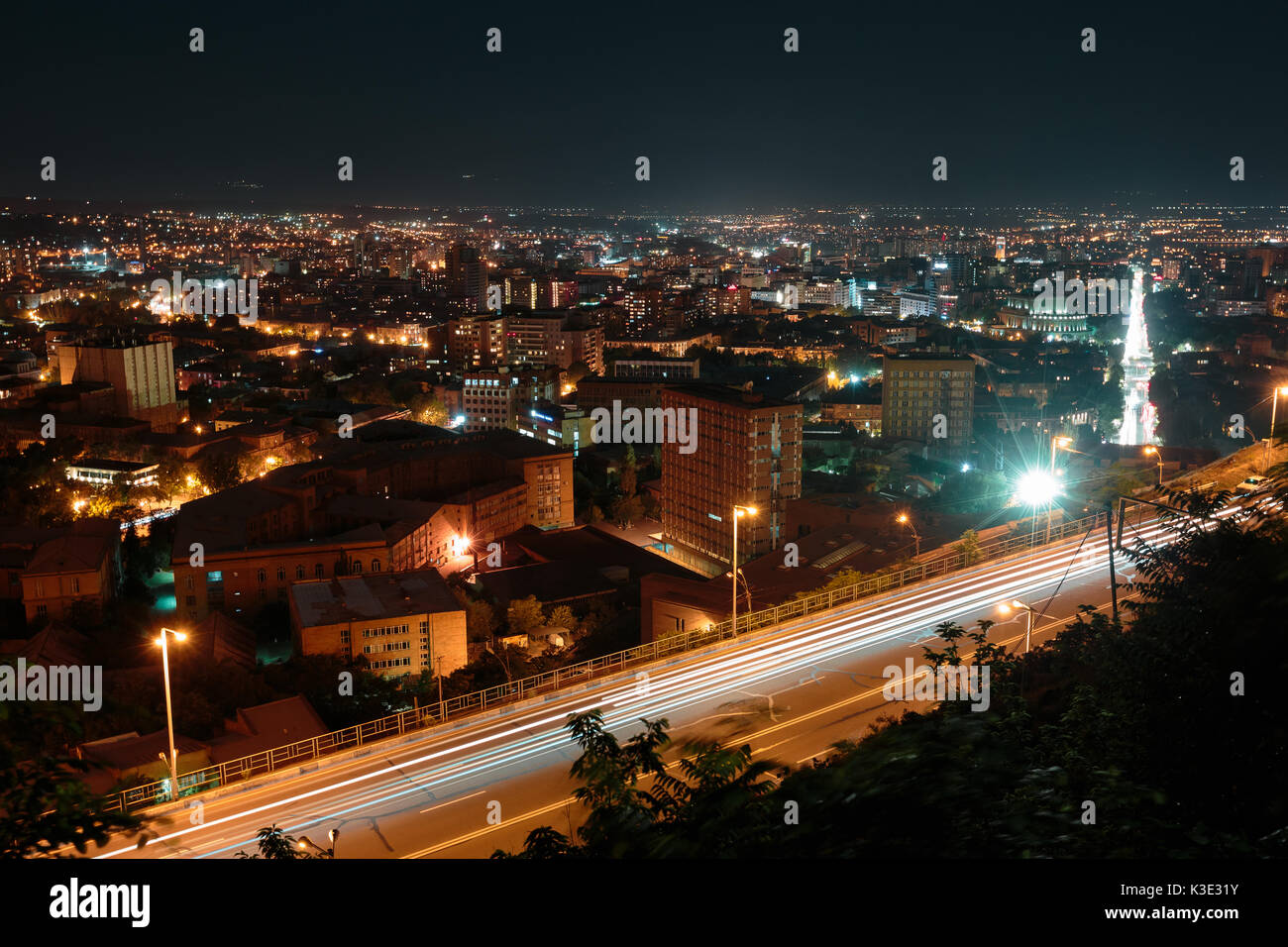 Nuit à Yerevan, en Arménie. Banque D'Images