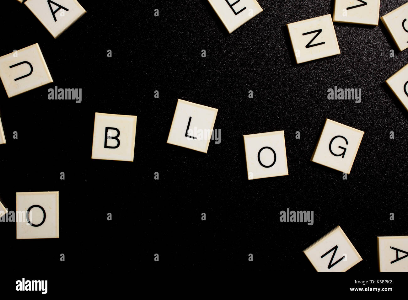 Blog - lettre sur fond noir Banque D'Images