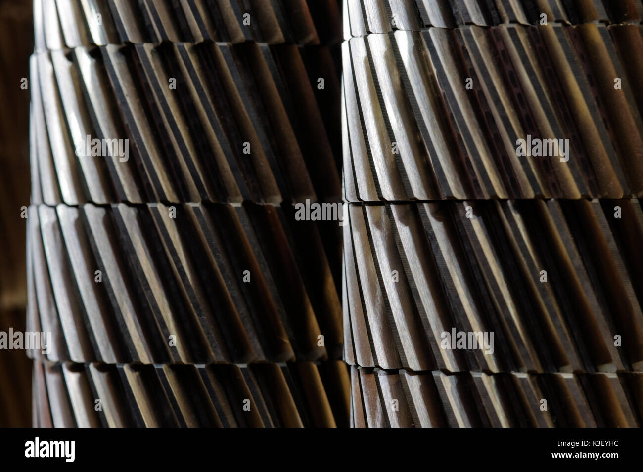 Roues d'engrenage hélicoïdal utilisé dans la fabrication de trains d'engrenages industriels pour des applications industrielles et des moteurs gaine PVC. Banque D'Images