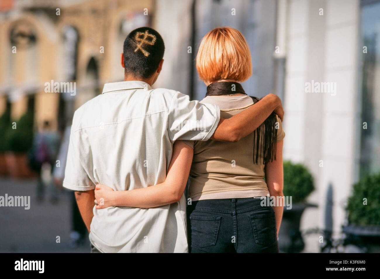 Femme de dos bras dessus dessous Banque d'image et photos - Alamy