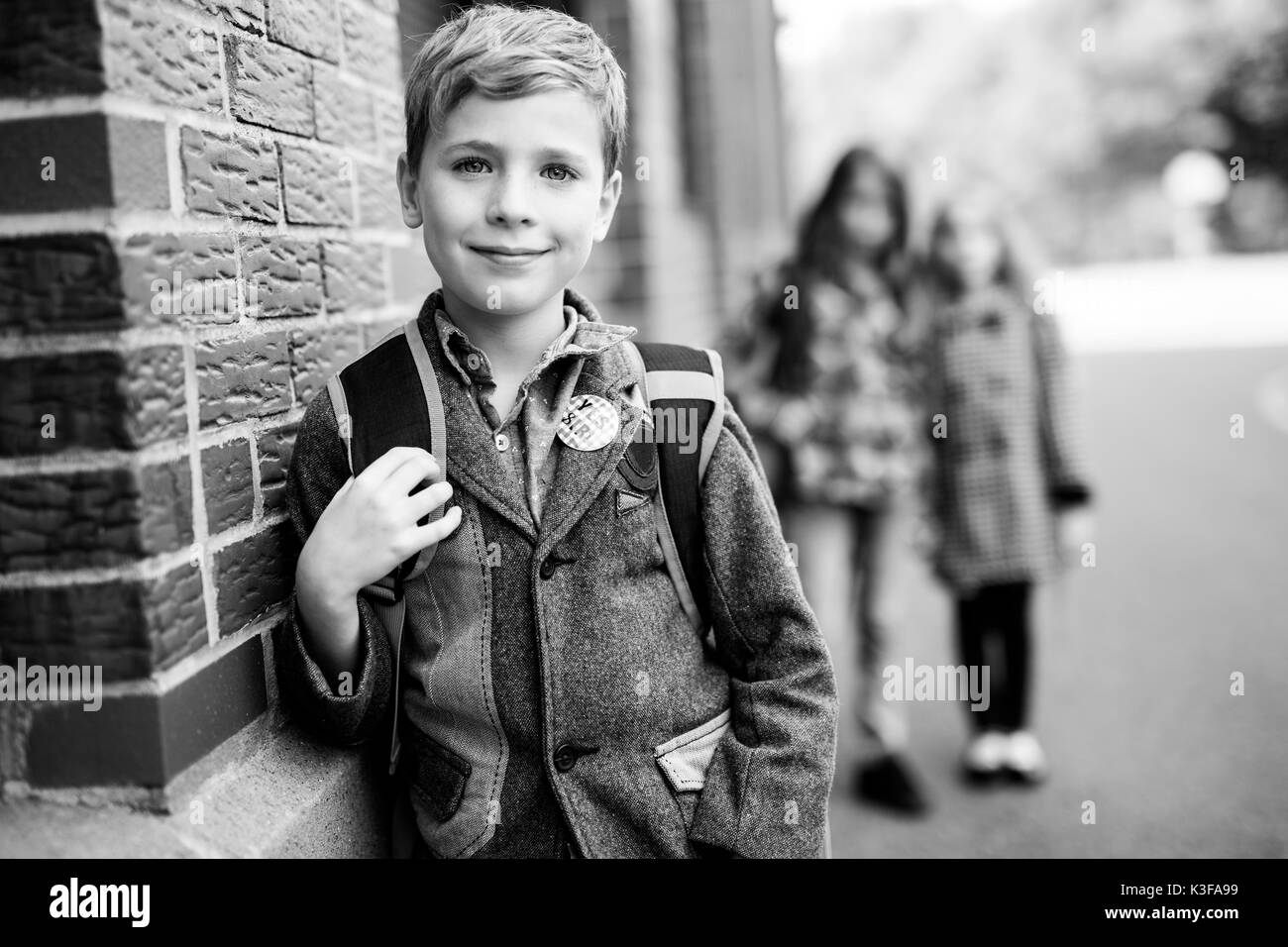 Groupe d'élèves du primaire en dehors de la classe Banque D'Images