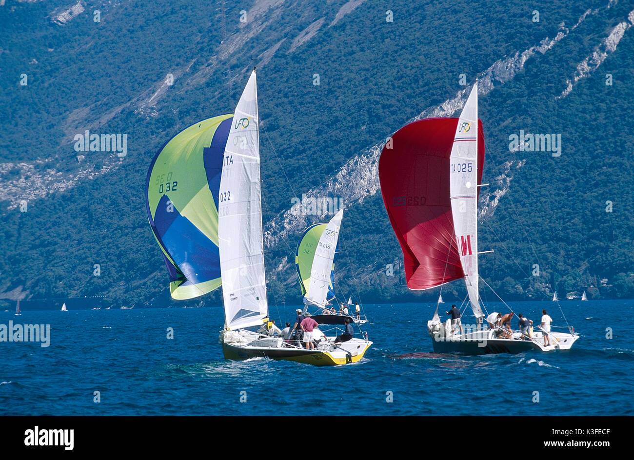 Voilier sur le lac de garde Banque de photographies et d’images à haute
