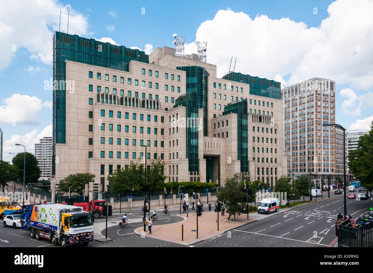 Le MI6, siège du Secret Intelligence Service à Vauxhall Cross, Londres du sud. Conçu par Terry Farrell. Banque D'Images