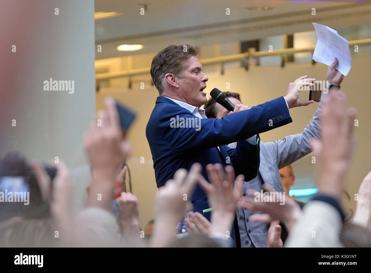 Vienne, Autriche. 02. Septembre 2017. Parti de la ville de Vienne. Trouver David Hasselhoff avec l'app de la Stadtfest Vienne. David Hasselhoff en invité de l'ÖVP à Vienne. Credit : Franz Perc / Alamy Live News Banque D'Images