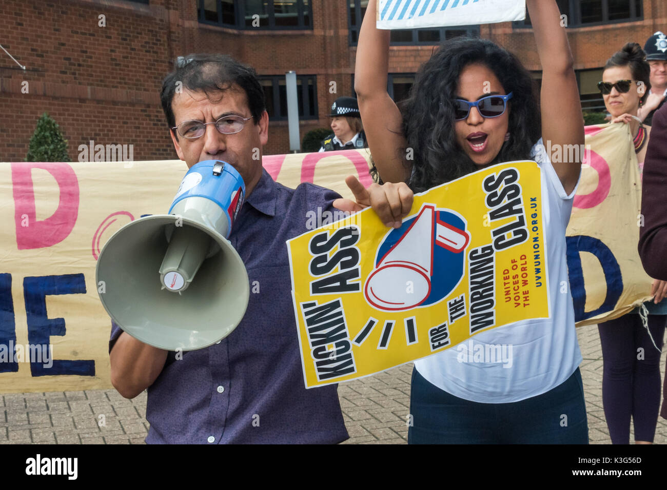 Londres, Royaume-Uni. 2 septembre 2017. McDonald's les travailleurs qui sont d'organiser la première grève contre la société britannique le lundi, jour du travail américain, appelant à la fin à zéro heures contrats, £10 l'heure et obtenir la reconnaissance de l'Union avance à un rassemblement de soutien à l'extérieur de l'entreprise au Royaume-Uni, l'AC. Les boulangers, Food and Allied Workers Union (BFAWU) Président Ian Hodson a dirigé la réunion au cours de laquelle les organisateurs de la Nouvelle Zélande s'unir union européenne ainsi que les grévistes et d'autres partisans parle en solidarité. Crédit : Peter Marshall/Alamy Live News Banque D'Images