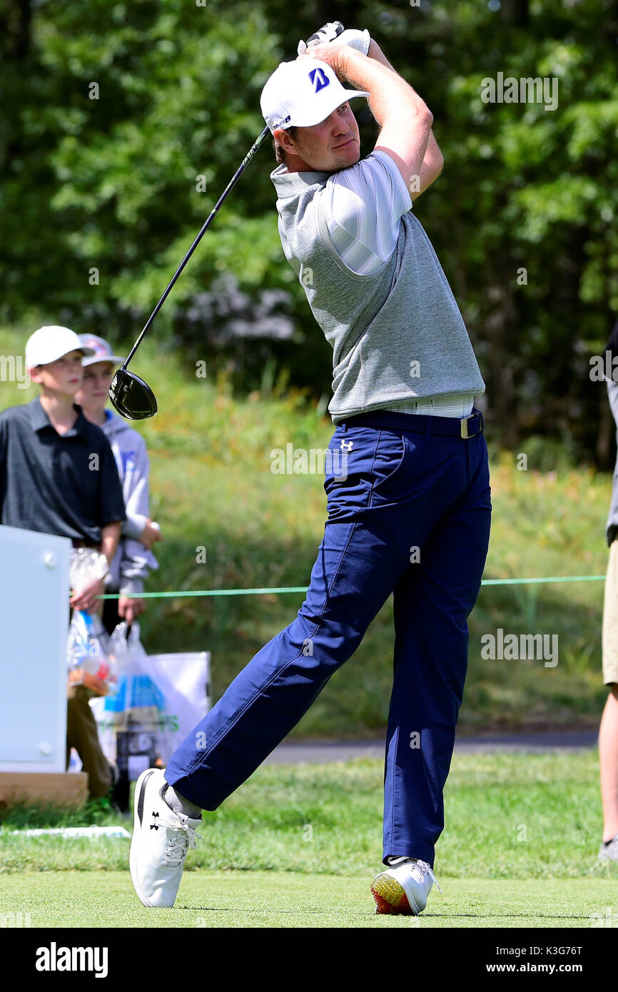 Norton, Massachusetts, 2017 Sep 2. Swafford Hudson, de l'United States, joue son coup de la 13e tee lors du deuxième tour des technologies Dell PGA Championship tenue à l'Tournament Players Club dans Norton au Massachusetts. Eric Canha/CSM/Alamy Live News Banque D'Images