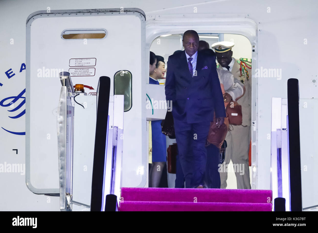 Xiamen, Chine, province du Fujian. Sep, 2017 3. Le Président Guinéen Alpha Condé arrive pour le Dialogue des marchés émergents et les pays en développement à Xiamen, dans le sud-est de la province de Fujian en Chine, 3 septembre 2017. Credit : Shen Bohan/Xinhua/Alamy Live News Banque D'Images