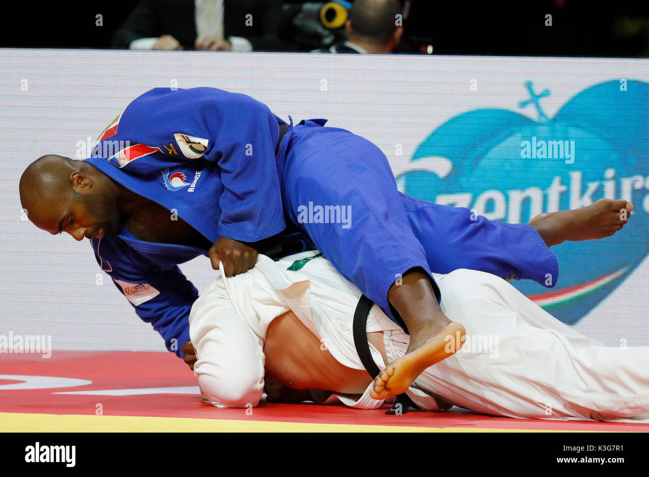 Budapest, Hongrie. 2Nd Sep 2017. (L-R) Teddy Riner (FRA), David Moura (BRA), 2 septembre 2017 - SUZUKI : Judo Championnat du monde de judo 2017 Budapest le 100 kg match final au Sport Arena Budapest à Budapest, Hongrie. Credit : Yusuke Nakanishi/AFLO SPORT/Alamy Live News Banque D'Images