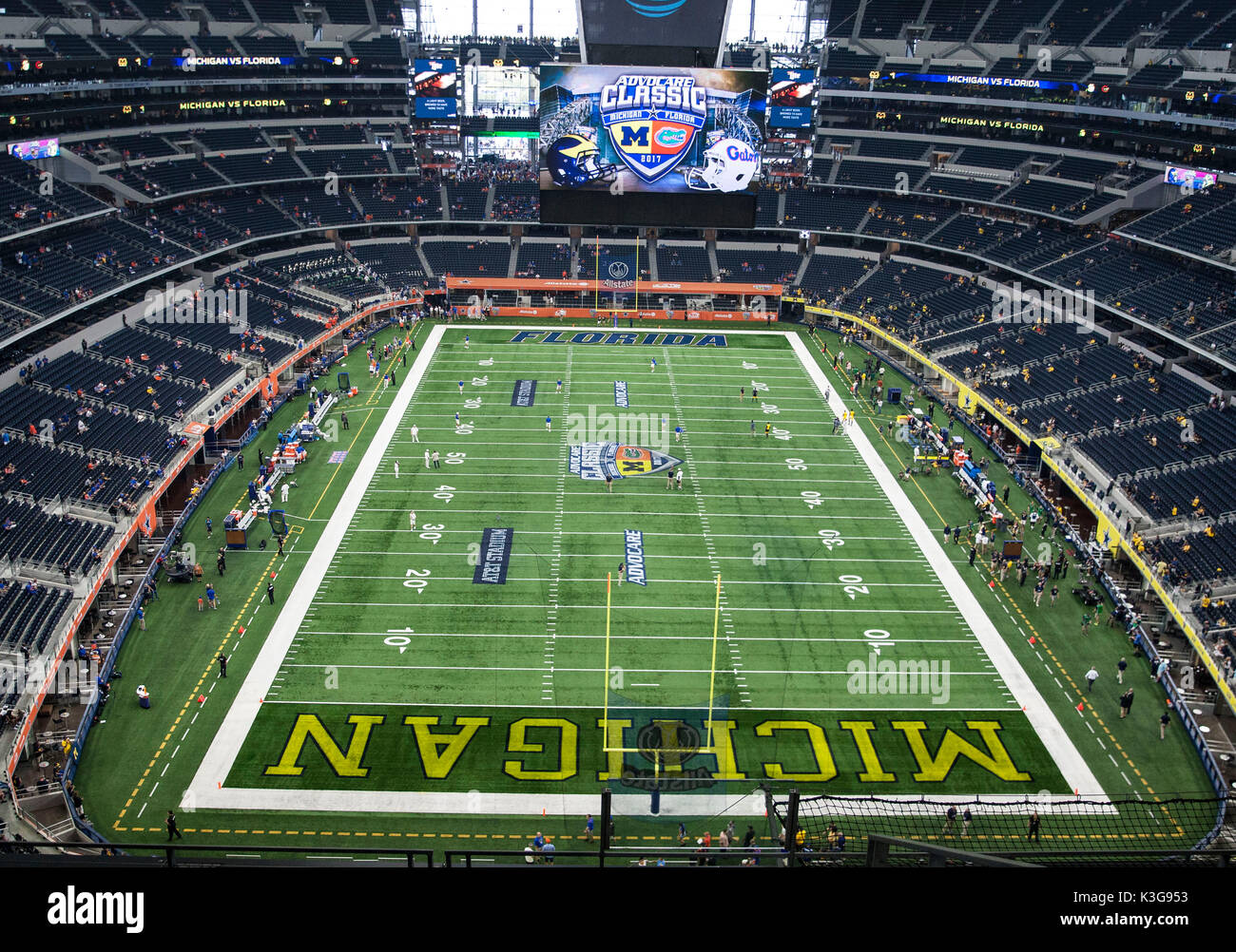 Arlington, TX USA. 09Th Sep 2017. A l'intérieur de AT&T Stadium avant le match de football NCAA Advocare Classic entre le Michigan Le carcajou et le Florida Gator à AT&T Stadium Arlington, TX. James Thurman/CSM/Alamy Live News Banque D'Images