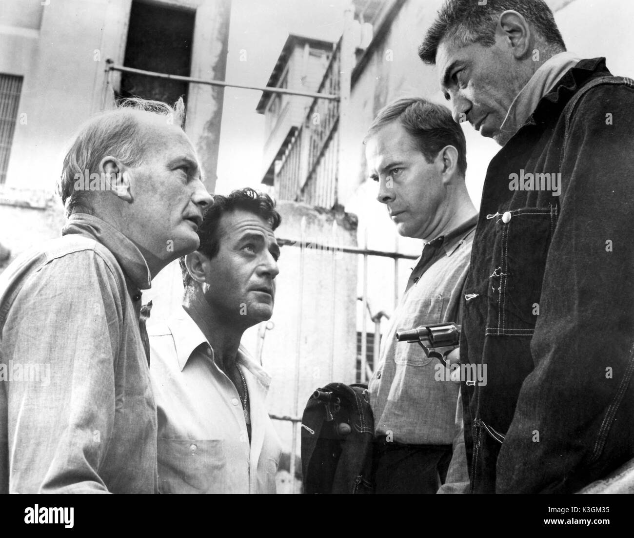 Mes six forçats de gauche - MILLARD MITCHELL, Gilbert Roland, Henry Morgan, John MARLEY MES SIX FORÇATS Banque D'Images