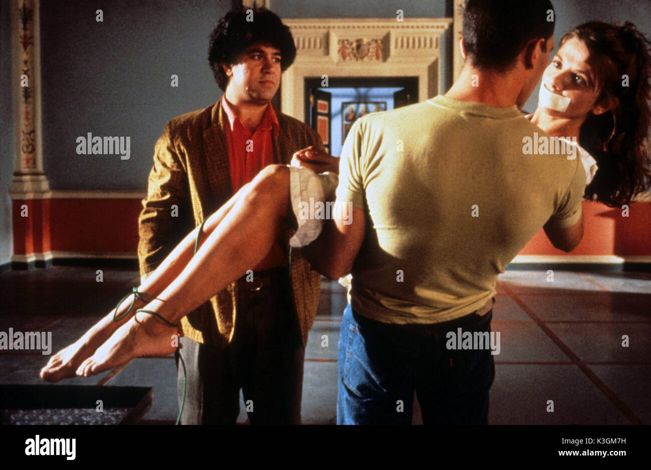 ATAME ! Aka ATTACHE MOI ! TIE ME DOWN ! Le réalisateur Pedro Almodovar, Antonio Banderas, Victoria Abril Date : 1990 Banque D'Images