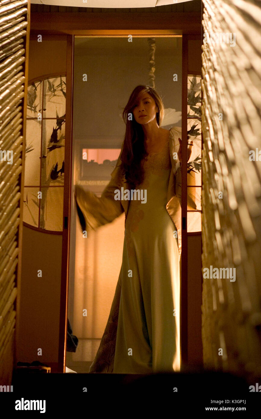 Mémoires d'une geisha stars Ziyi Zhang, Gong Li, Michelle Yeoh et Ken Watanabe et est réalisé par Rob Marshall. **Toutes LES IMAGES SONT LA PROPRIÉTÉ DE SONY PICTURES ENTERTAINMENT INC. À des fins promotionnelles seulement. Vente, LA DUPLICATION OU LE TRANSFERT DE CE MATÉRIEL EST STRICTEMENT INTERDITE. Distribué par Buena Vista International. Mémoires d'une geisha, Michelle Yeoh Date : 2005 Banque D'Images