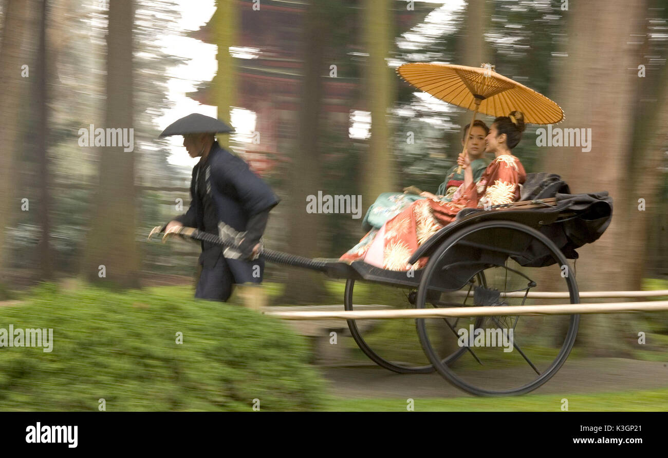 Mémoires d'une geisha stars Ziyi Zhang, Gong Li, Michelle Yeoh et Ken Watanabe et est réalisé par Rob Marshall. **Toutes LES IMAGES SONT LA PROPRIÉTÉ DE SONY PICTURES ENTERTAINMENT INC. À des fins promotionnelles seulement. Vente, LA DUPLICATION OU LE TRANSFERT DE CE MATÉRIEL EST STRICTEMENT INTERDITE. Distribué par Buena Vista International. Mémoires d'une geisha, Zhang Ziyi, Michelle Yeoh, Date : 2005 Banque D'Images