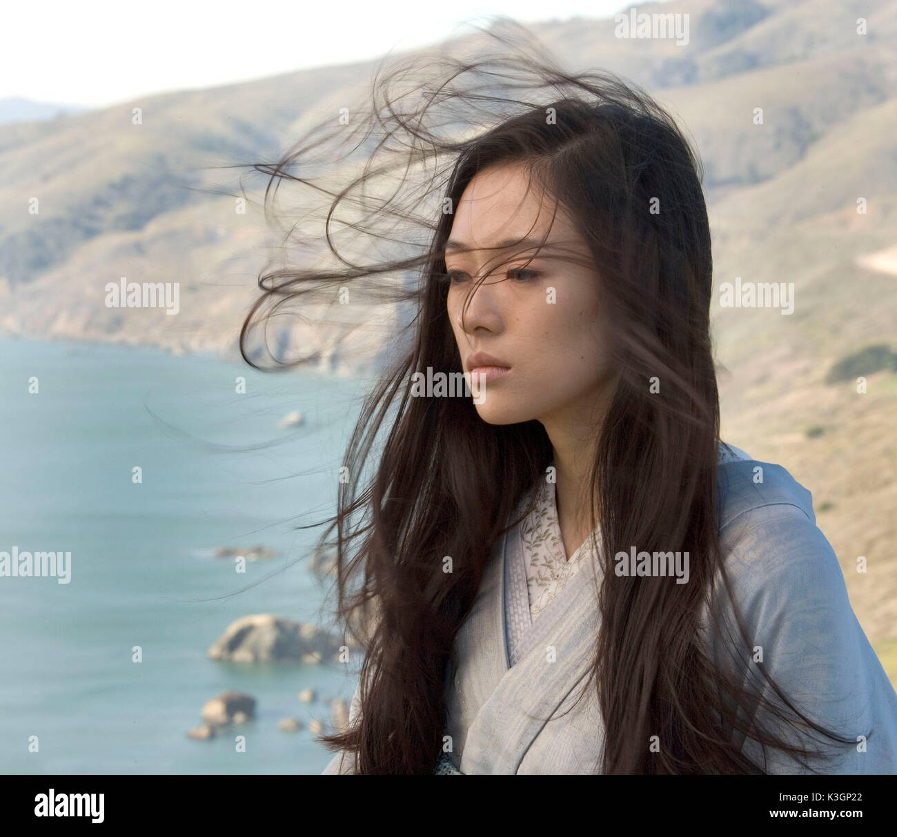 Sur la photo : Ziyi Zhang comme Sauyri. Mémoires d'une geisha stars Ziyi Zhang, Gong Li, Michelle Yeoh et Ken Watanabe et est réalisé par Rob Marshall. **Toutes LES IMAGES SONT LA PROPRIÉTÉ DE SONY PICTURES ENTERTAINMENT INC. À des fins promotionnelles seulement. Vente, LA DUPLICATION OU LE TRANSFERT DE CE MATÉRIEL EST STRICTEMENT INTERDITE. Distribué par Buena Vista International. Mémoires d'une geisha Ziyi Zhang Date : 2005 Banque D'Images