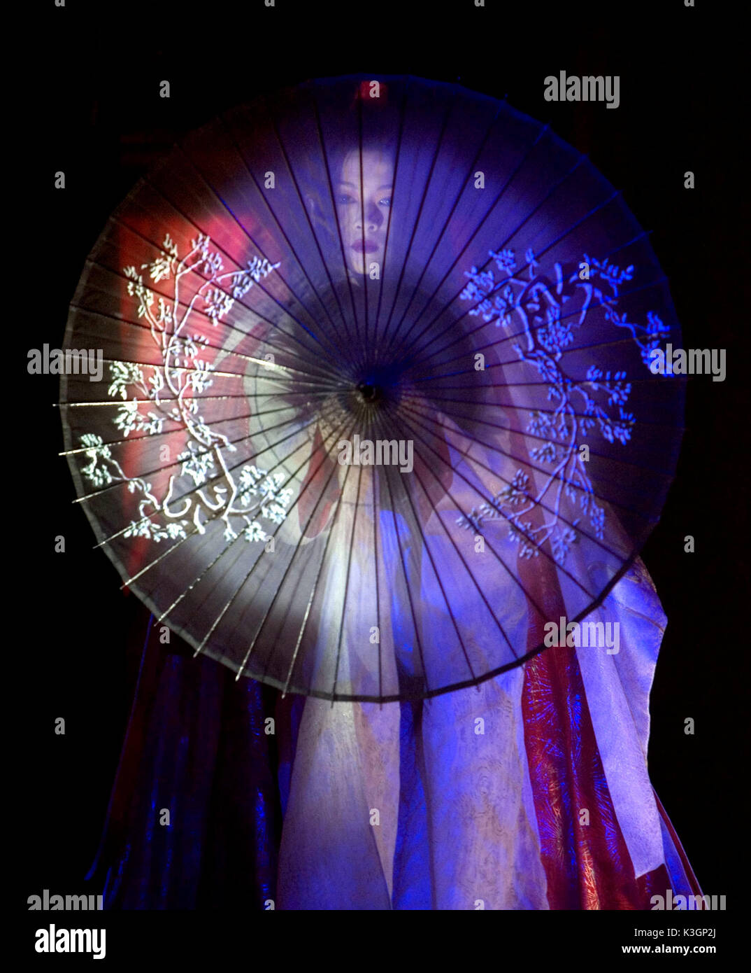 Sur la photo : une scène de danse avec Zhang Ziyi que Sayuri. Mémoires d'une geisha stars Ziyi Zhang, Gong Li, Michelle Yeoh et Ken Watanabe et est réalisé par Rob Marshall. **Toutes LES IMAGES SONT LA PROPRIÉTÉ DE SONY PICTURES ENTERTAINMENT INC. À des fins promotionnelles seulement. Vente, LA DUPLICATION OU LE TRANSFERT DE CE MATÉRIEL EST STRICTEMENT INTERDITE. Distribué par Buena Vista International. Mémoires d'une geisha Ziyi Zhang Date : 2005 Banque D'Images