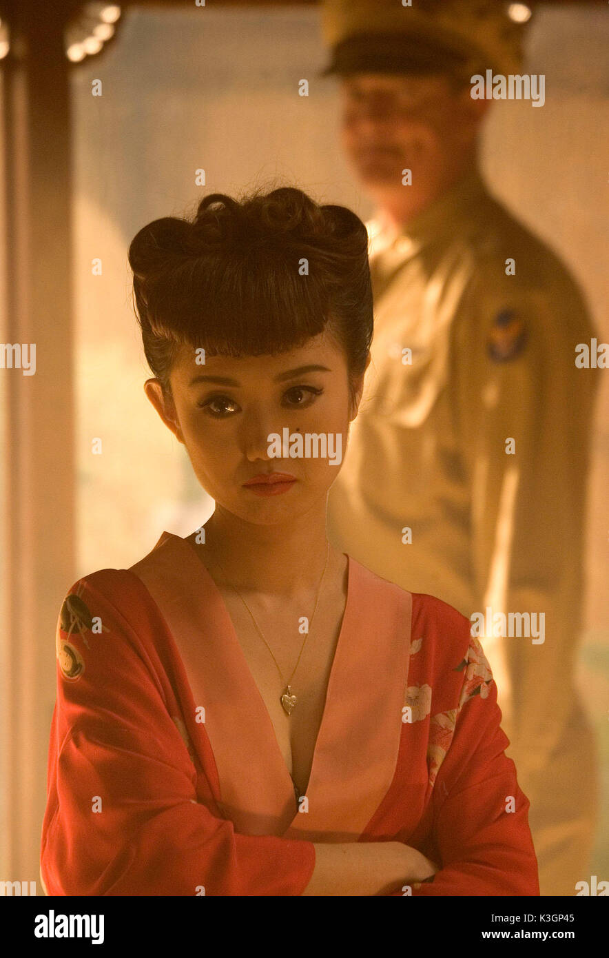 Mémoires d'une geisha stars Ziyi Zhang, Gong Li, Michelle Yeoh et Ken Watanabe et est réalisé par Rob Marshall. **Toutes LES IMAGES SONT LA PROPRIÉTÉ DE SONY PICTURES ENTERTAINMENT INC. À des fins promotionnelles seulement. Vente, LA DUPLICATION OU LE TRANSFERT DE CE MATÉRIEL EST STRICTEMENT INTERDITE. Distribué par Buena Vista International. Mémoires d'une geisha, YOUKI KUDOH Date : 2005 Banque D'Images