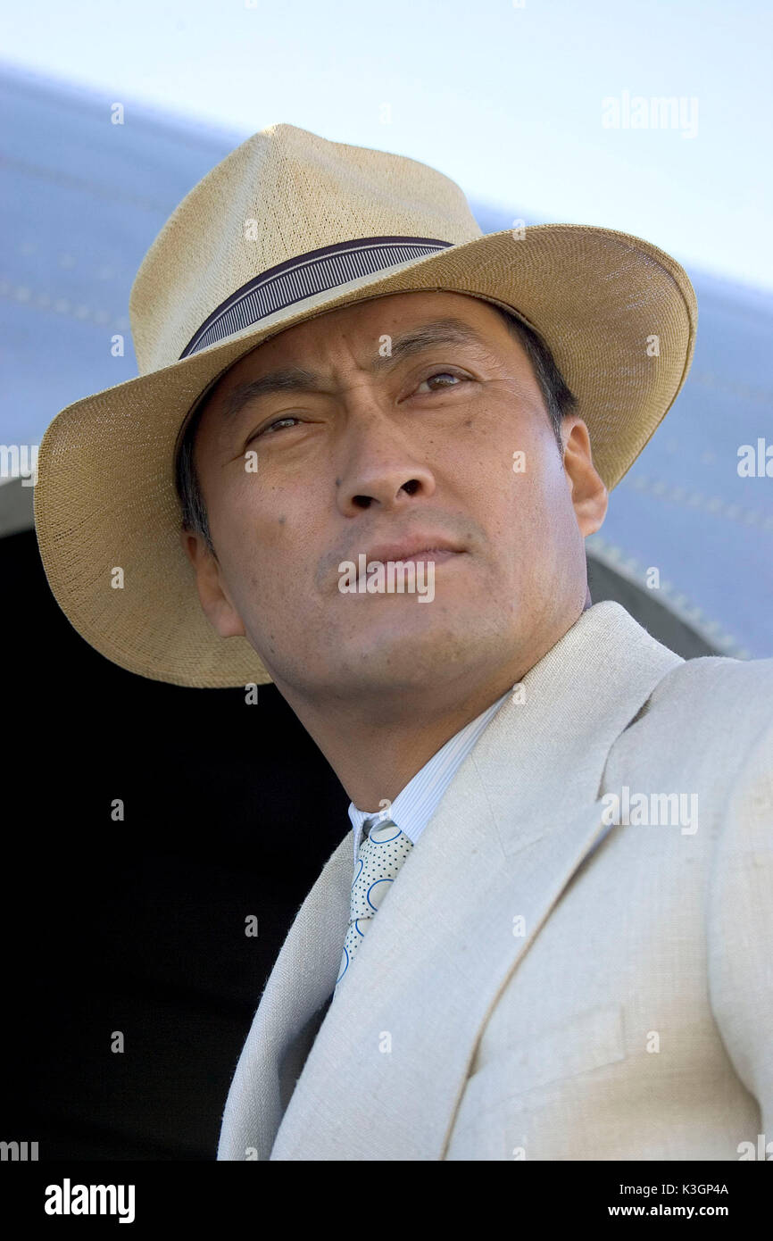 Mémoires d'une geisha stars Ziyi Zhang, Gong Li, Michelle Yeoh et Ken Watanabe et est réalisé par Rob Marshall. **Toutes LES IMAGES SONT LA PROPRIÉTÉ DE SONY PICTURES ENTERTAINMENT INC. À des fins promotionnelles seulement. Vente, LA DUPLICATION OU LE TRANSFERT DE CE MATÉRIEL EST STRICTEMENT INTERDITE. Distribué par Buena Vista International. Mémoires d'une geisha, Ken Watanabe Date : 2005 Banque D'Images