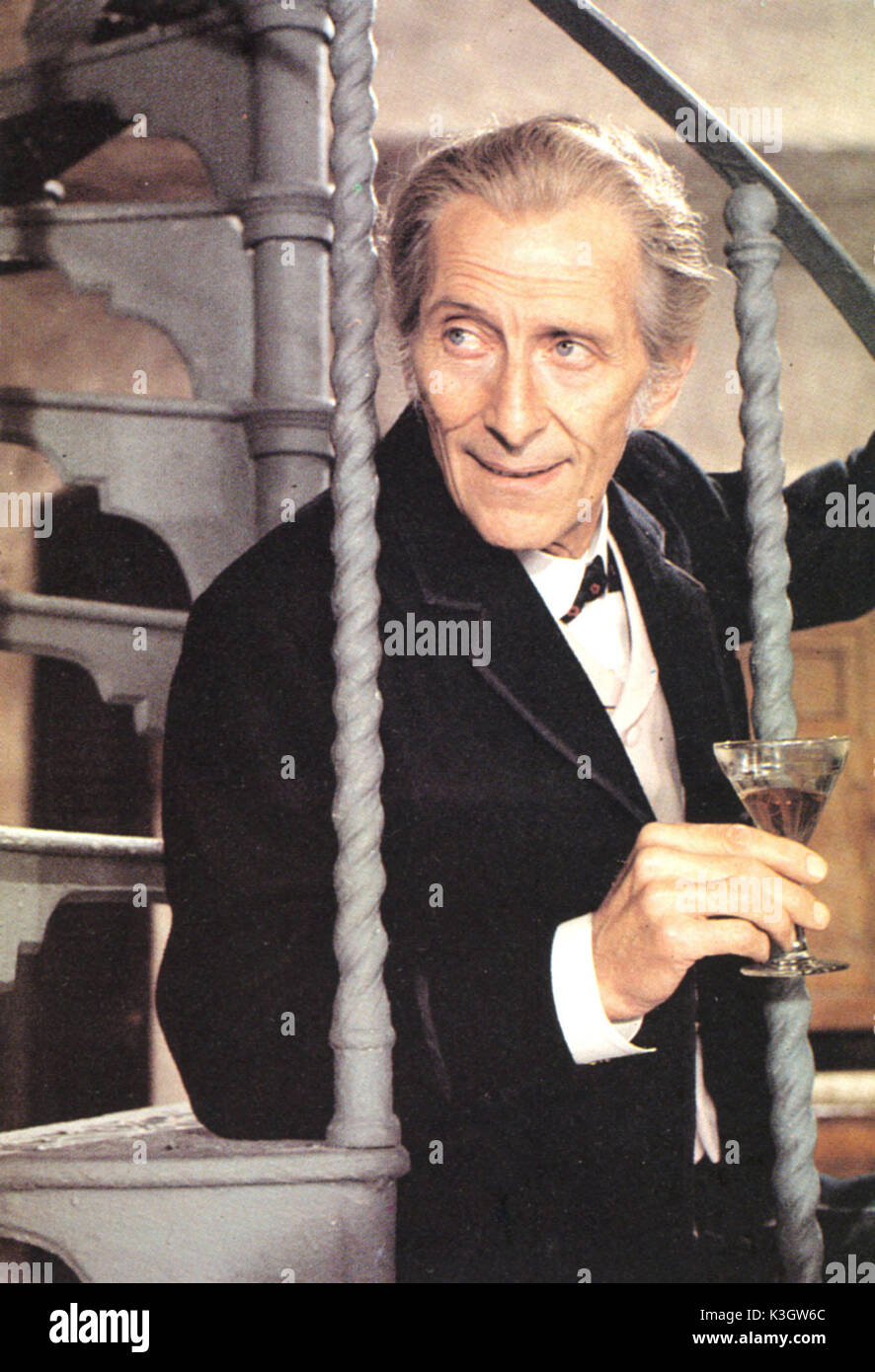 PETER CUSHING : UN ALLER SIMPLE POUR HOLLYWOOD PETER CUSHING Date : 1989 Banque D'Images
