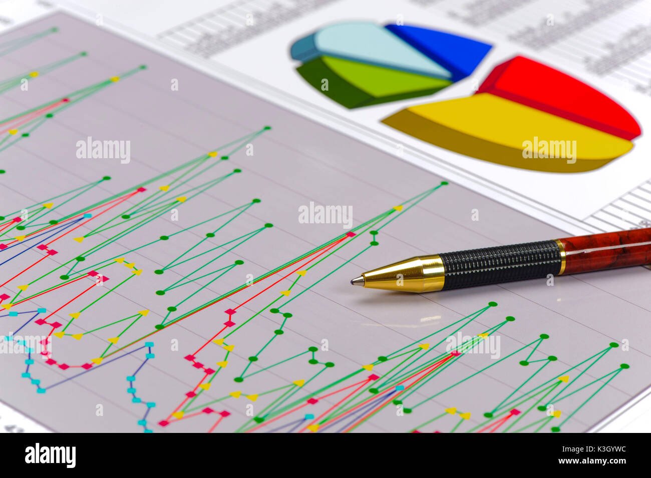 Finances avec tableau, nombre table et calculatrice électronique Banque D'Images