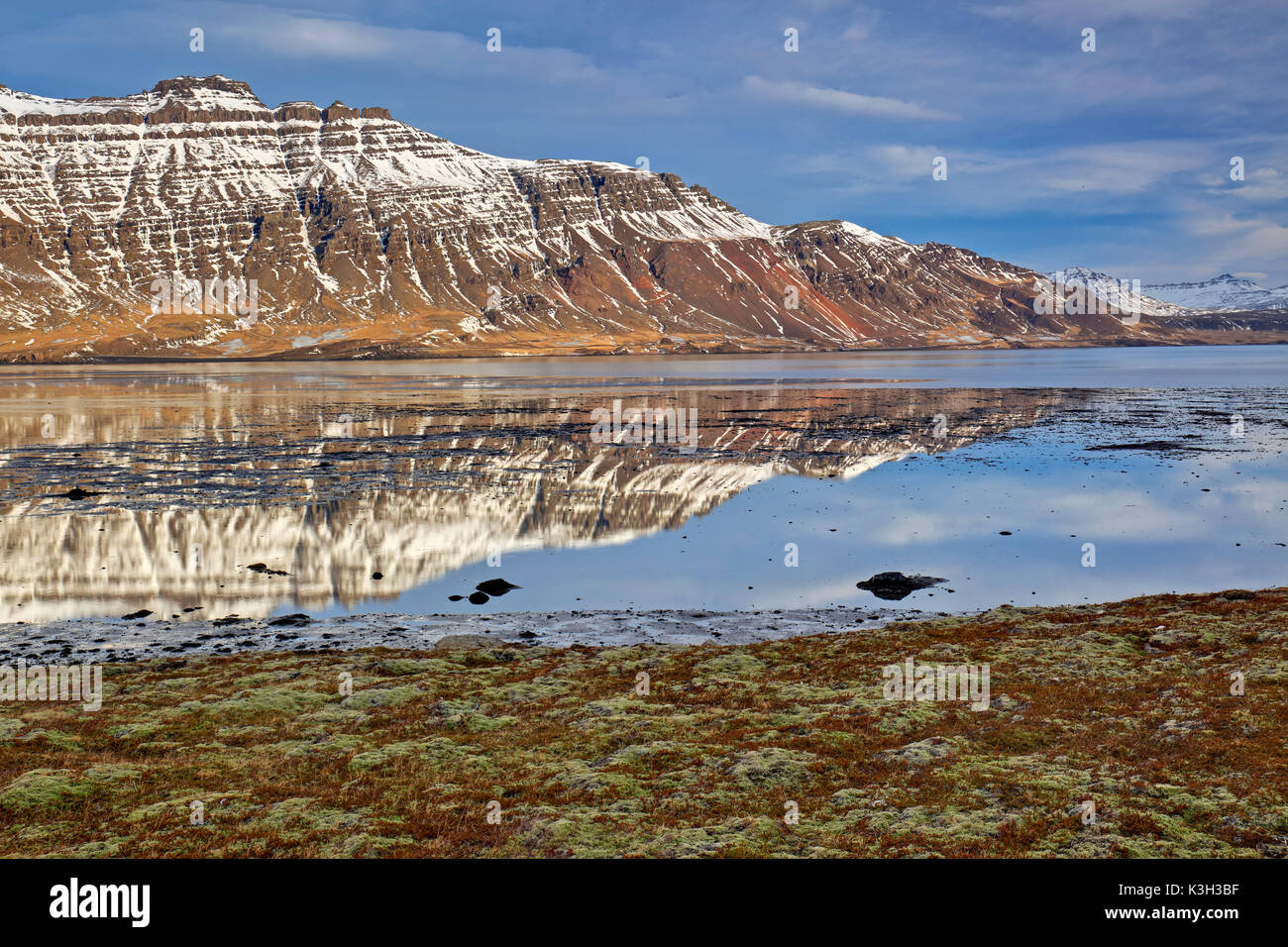 L'Islande, l'Austurland, fjords de l'Est, l'Est de l'Islande, les côtes paysage de Montagne et fjord paysages à l'Berufjördur Banque D'Images