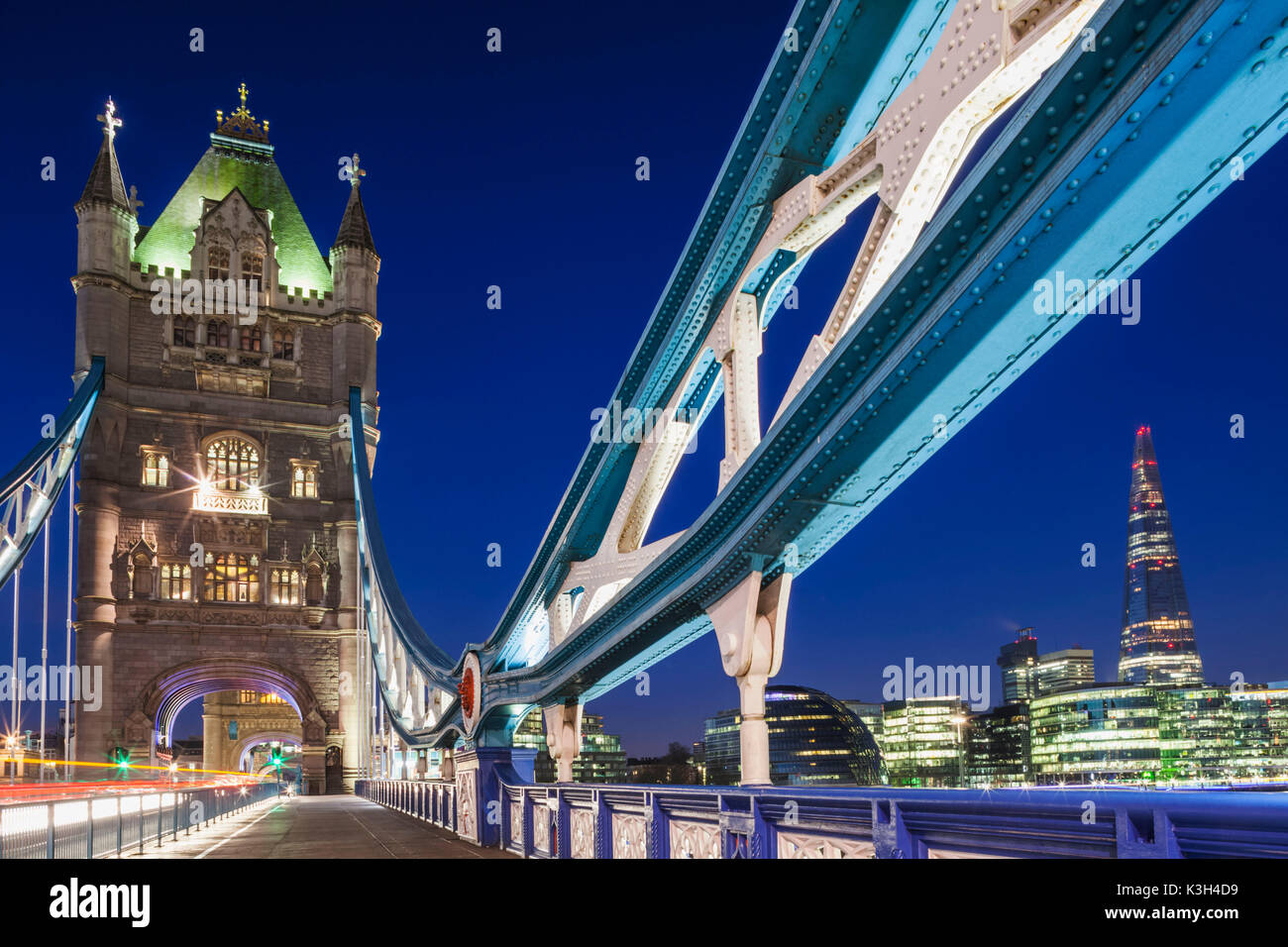 L'Angleterre, Londres, Tower Bridge et le tesson Banque D'Images