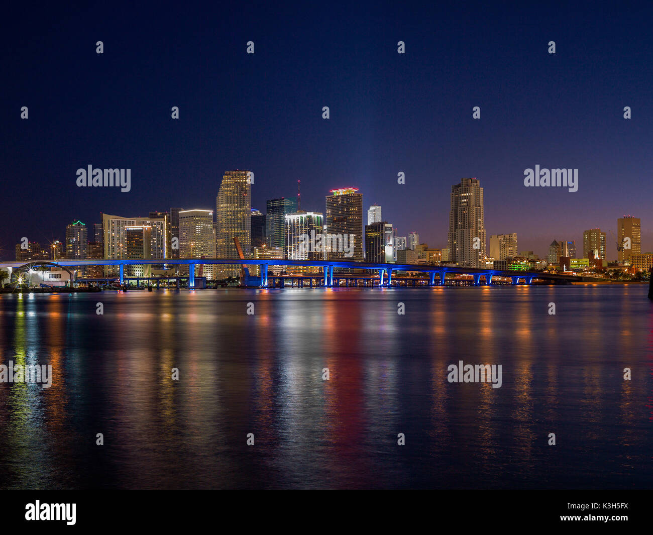 Centre-ville de Miami, au crépuscule, en Floride, USA Banque D'Images
