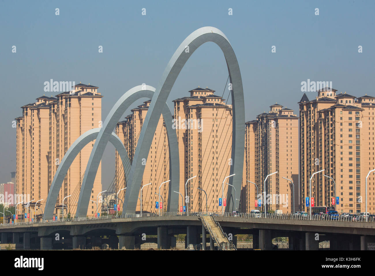 Chine, Province du Shanxi, Daton Nanmiaowa Dsistric, Ville, nouveau pont Banque D'Images