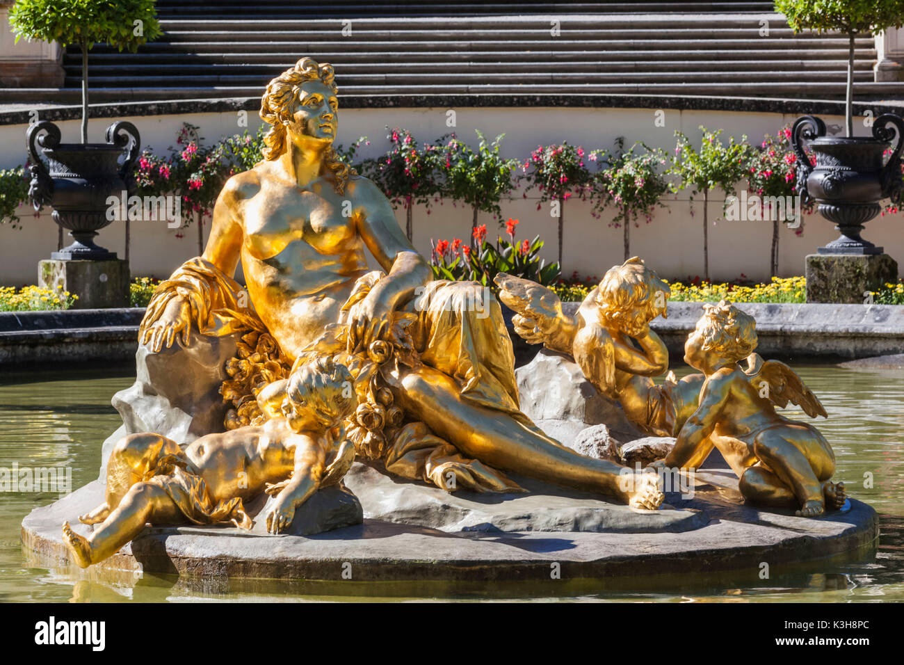 Allemagne, Bavière, château de Linderhof (Schloss Linderhof), fontaine de jardin Banque D'Images