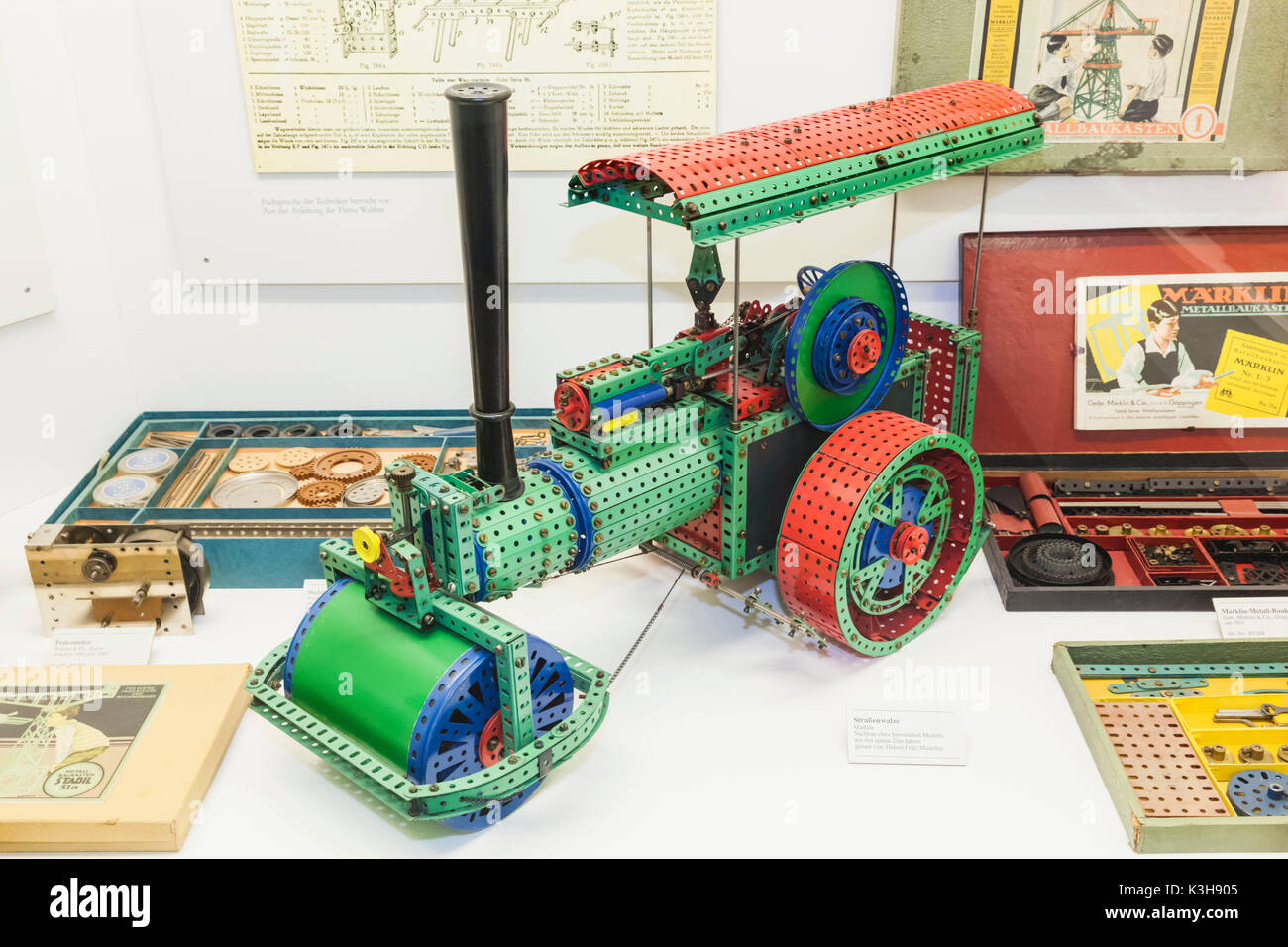 Germany, Bavaria, Munich, Deutsches Museum, exposition de jouets pour enfants Meccano Historique Banque D'Images