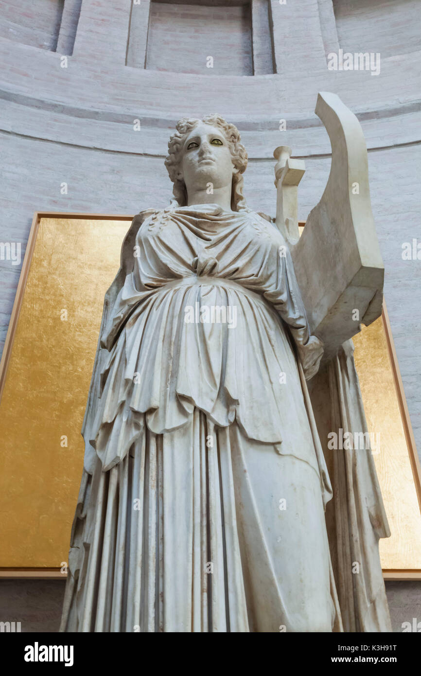 Germany, Bavaria, Munich, Glyptothèque Musée, statue dans la salle d'Apollon Banque D'Images