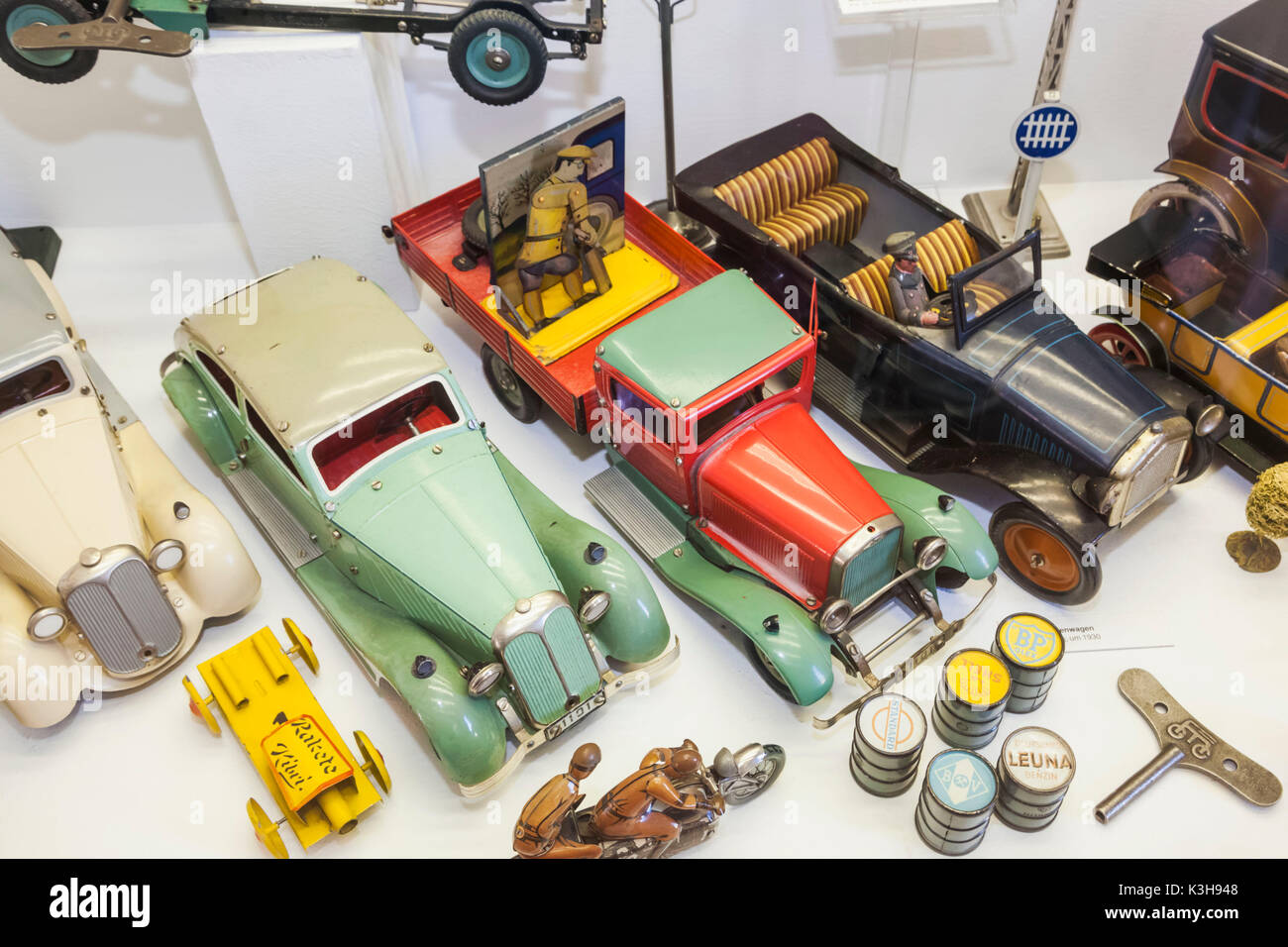 Voitures jouets en métal Banque de photographies et d'images à haute  résolution - Alamy