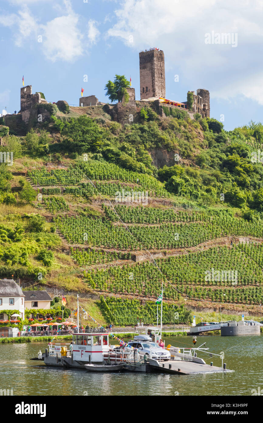 Allemagne, Rhénanie-Palatinat, Moselle, Château Metternich et Ferry Banque D'Images