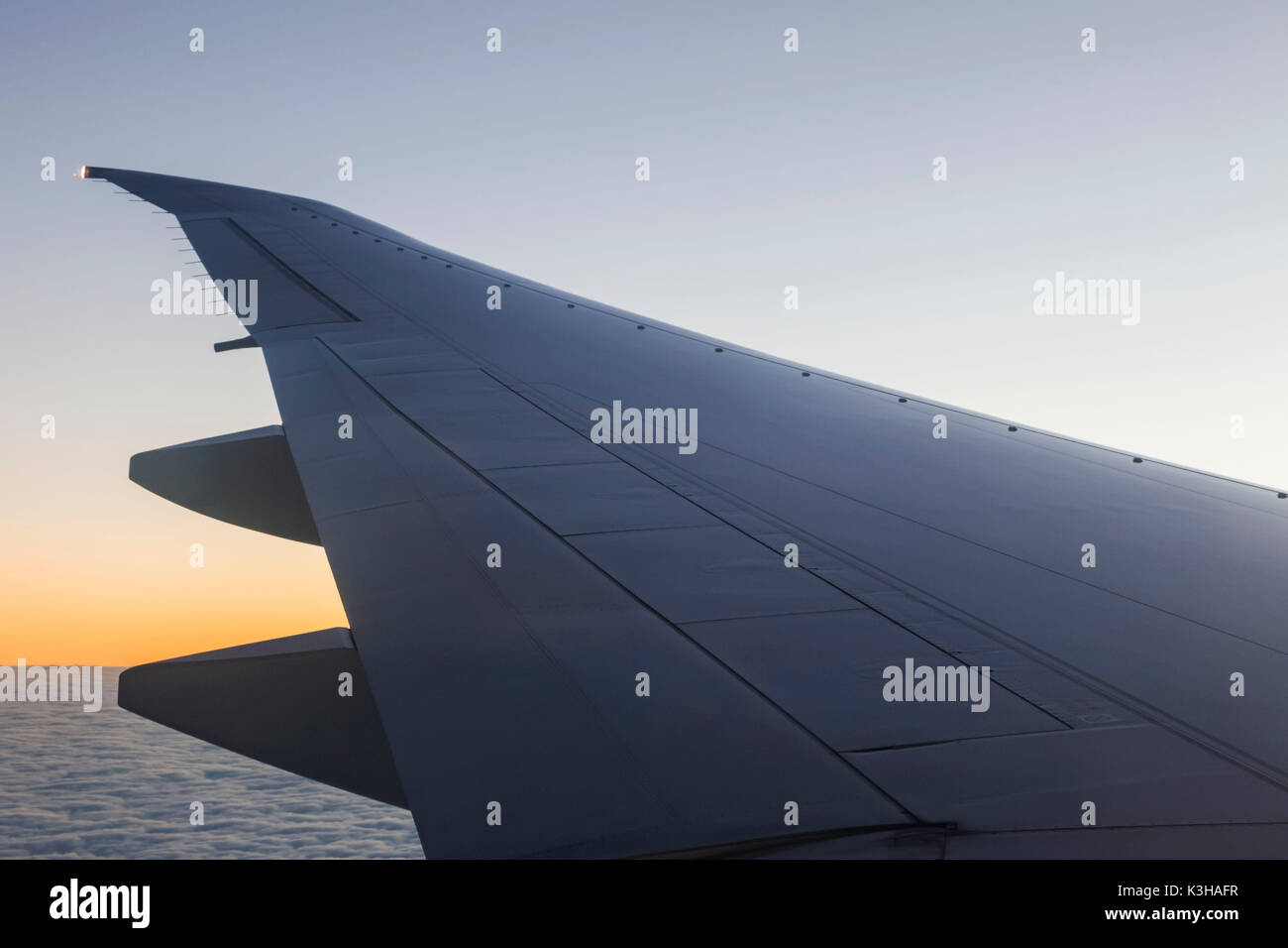 Boeing 777-300ER Aile d'avion en vol Banque D'Images