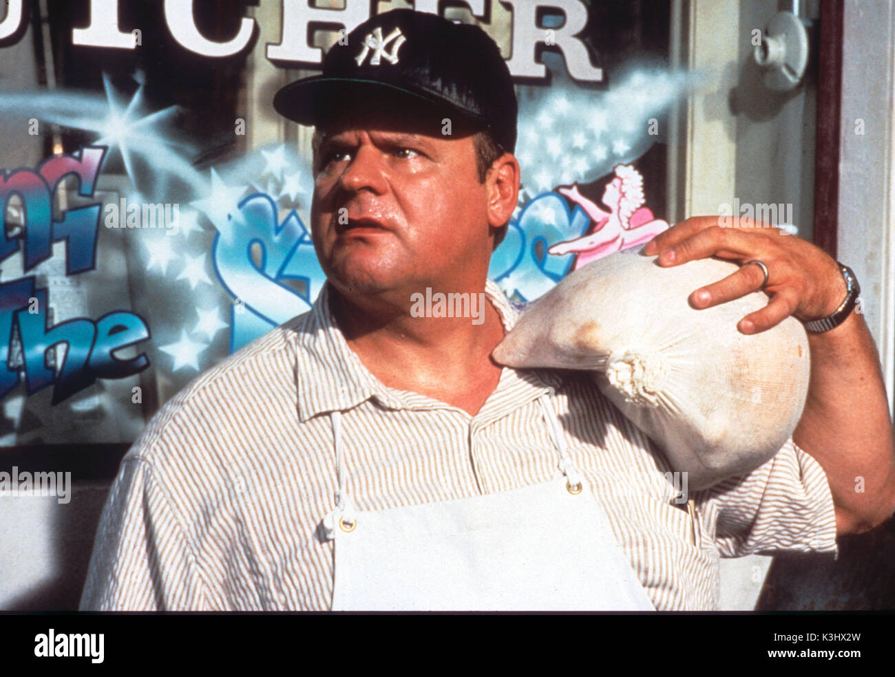 THE BUTCHER'S WIFE [US] 1991 GEORGE DZUNDZA Date : 1991 Banque D'Images